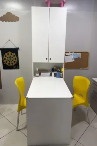 MESA COM ARMÁRIO ACOPLADO