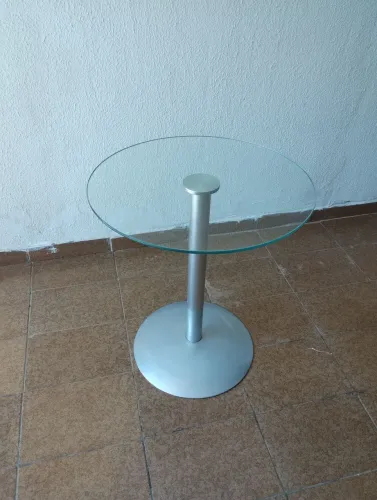 Mesinha redonda de vidro