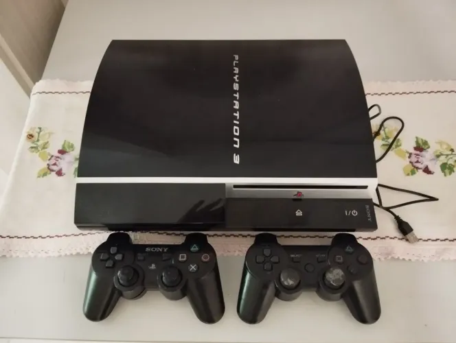 Ps3 fat 1TB *leia a descrição*