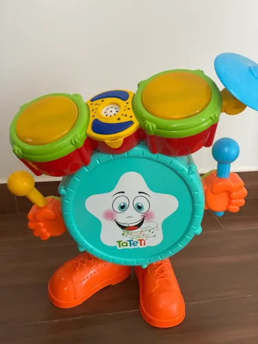 Brinquedo bateria funcionando