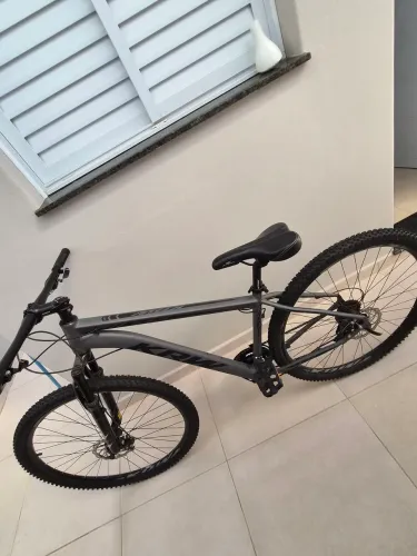 Bicicleta KRW aro 29, 24 velocidades, freio a disco mecânico