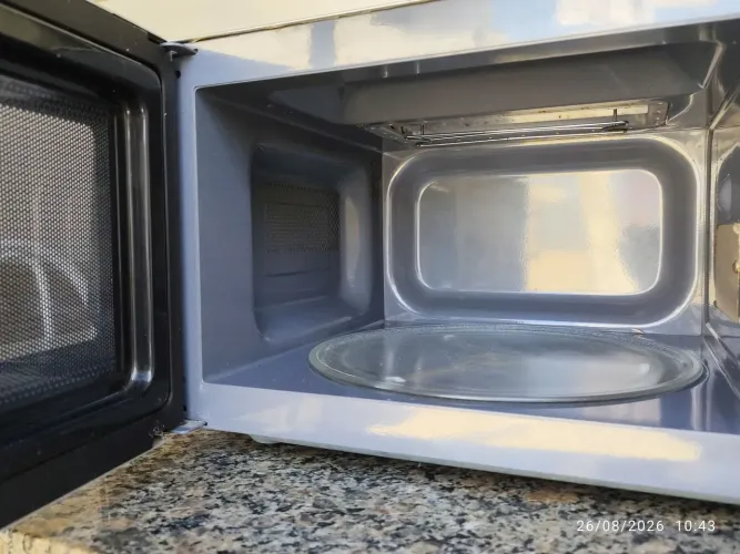 Microondas semi novo