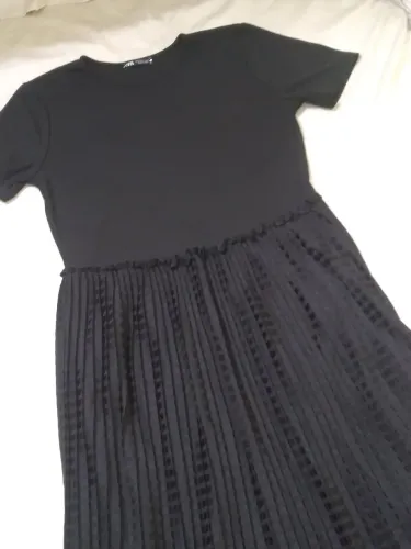 Vestido da Zara com Saia Plissada