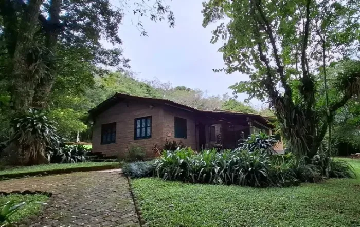 Sítio pronto para morar com 1,8 ha, 3 casas, completo a 50 km de Porto Alegre