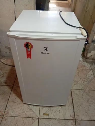FRIGOBAR ELETROLUX 120L SEMI NOVO ORIGINAL ACEITO CARTÃO DOU GARANTIA FAÇO A ENTREGA 