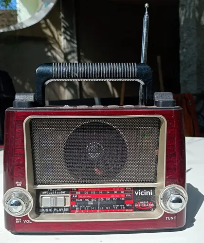 Rádio Portátil Retrô