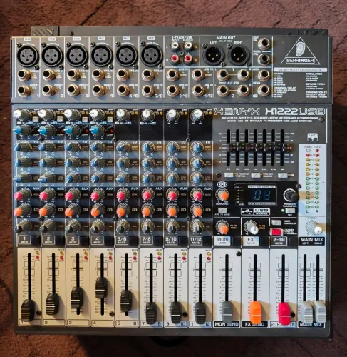 MESA DE SOM BEHRINGER - XENYX X1222 USB. FUNCIONANDO TUDO PERFEITAMENTE (NUNCA FOI ABERTA)