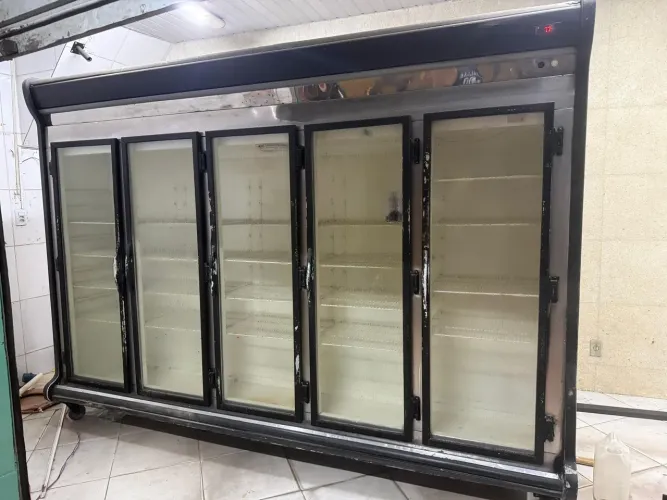 Freezer Expositor Comercial 5 Portas - Grande Capacidade