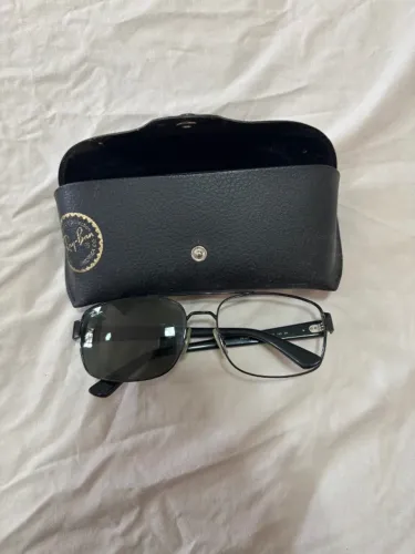 Óculos De Sol Ray Ban Com Uma Lente + Estojo