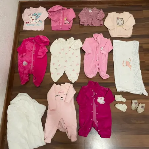 ? LOTE 04- BEBÊ DE MENINA-TAMANHO 00 A 03 MESES?