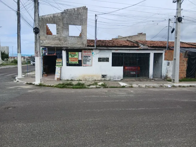 Casa de esquina com ponto de comércio