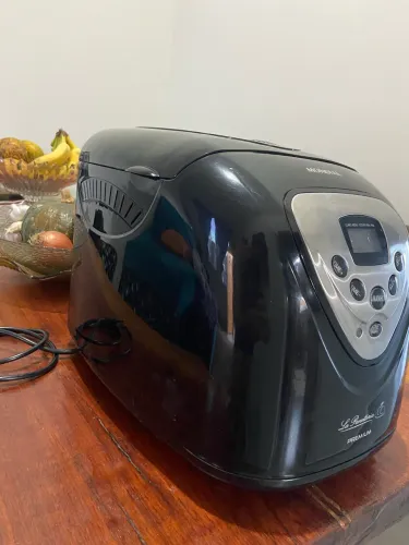Máquina de pão Mondial 220v usada