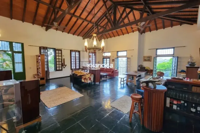 CASA DE RUA | 3 QUARTOS 337m² | 2 SUÍTES | ÁREA GOURMET COMPLETA | PISCINA | A POUCOS MINU