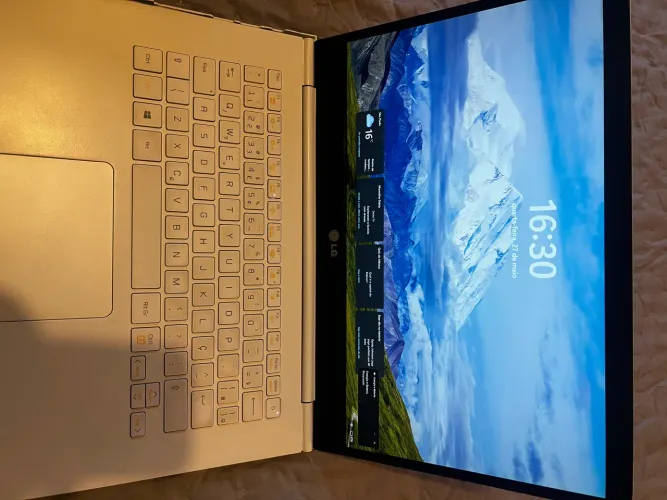 Notebook Lg Gram 14z950 (detalhe tampa)