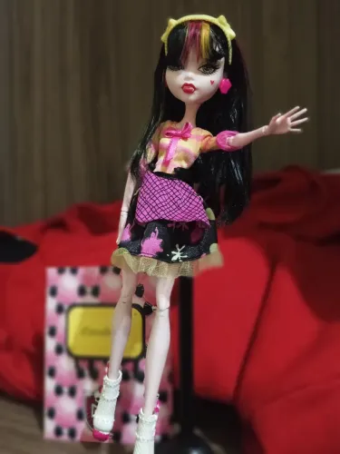 Draculaura arte class