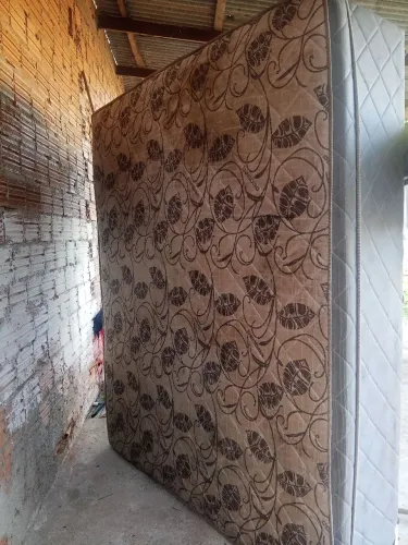 Vendo esta cama bem grande