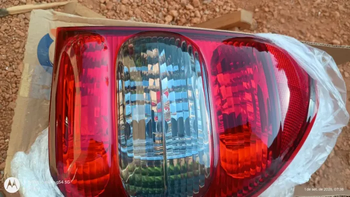 Vendo lanterna Corsa classic nova na caixa traseira do lado do passageiro aceito cartão