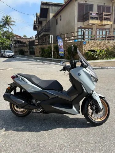 X Max 300 sem detalhe 650km