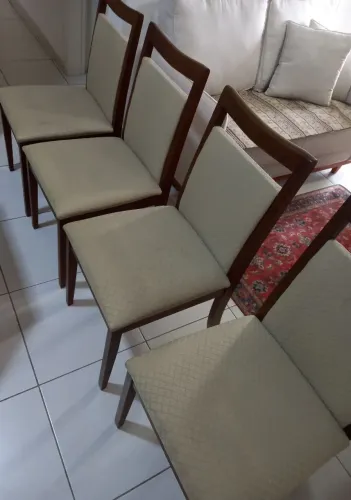 4 cadeiras madeira maciça freijó. Tecido original linho. Em Taubaté.