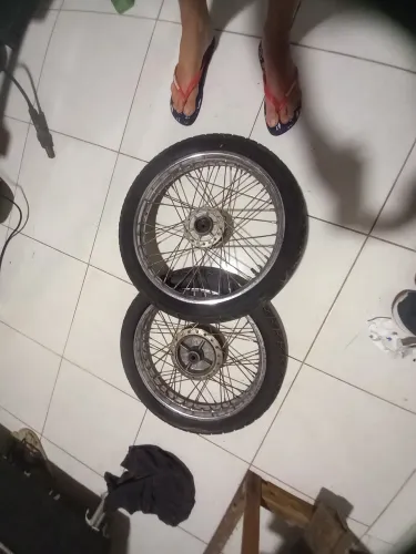 Calha da fan 150.modelo 2014 com pneus e camera.