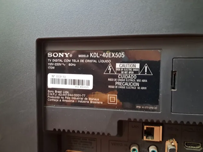 TV Sony Bravia KDL-40EX505 com defeito no T-CON.