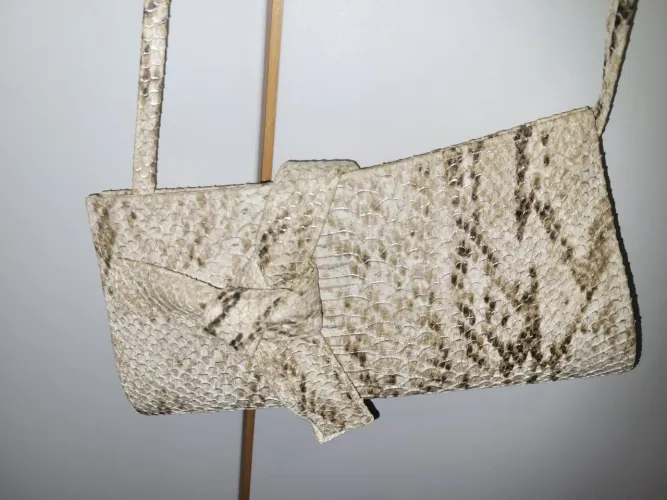 Bolsa transpassada couro cobra