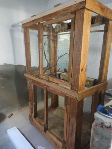 Viveiro ou gaiola para pássaros