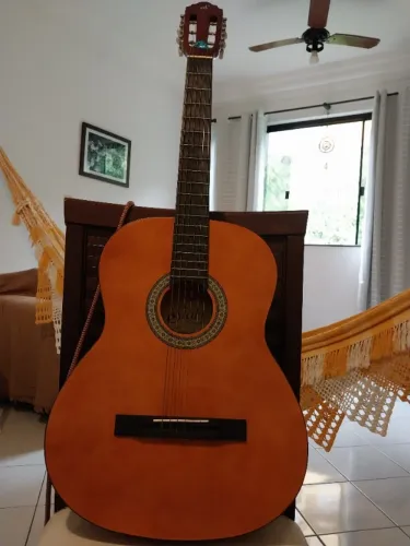 Violão Giannini semi-novo com acessórios