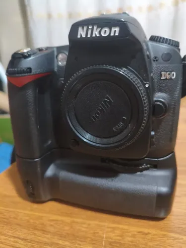 Camera Nikon D90 + Vertical Grip