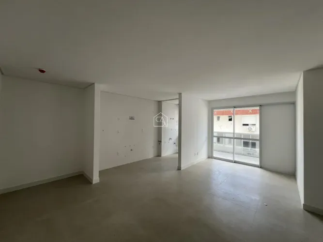 Apartamento 02 dormitórios sendo 01 suíte no bairro Floresta em São José/SC