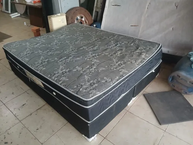 Cama queenn molas ensacadas