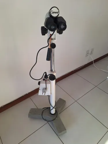 Colposcopio binocular