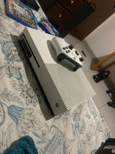 Xbox One S - 500GB - 1 manete