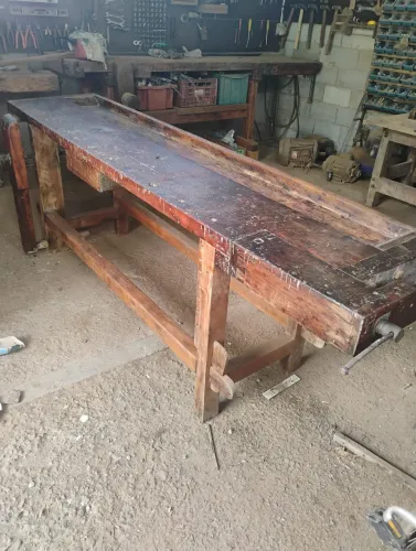 Bancada de marcenaria toda em Cabreúva 