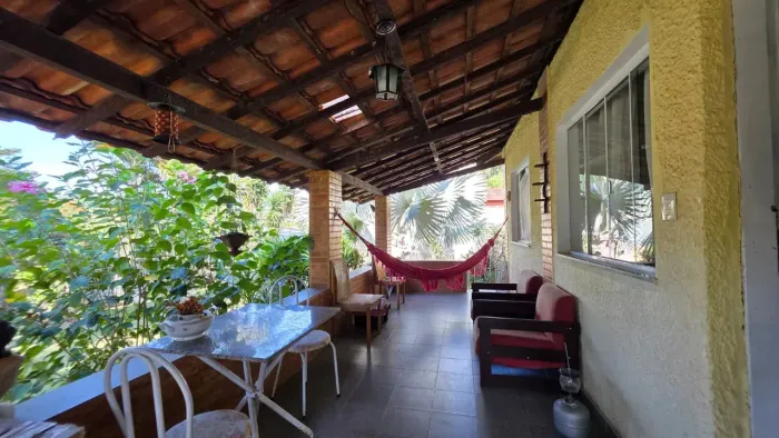 Casa à venda, com 2.000m² de área total, piscina, área gourmet e 2 varandas no Centro de I