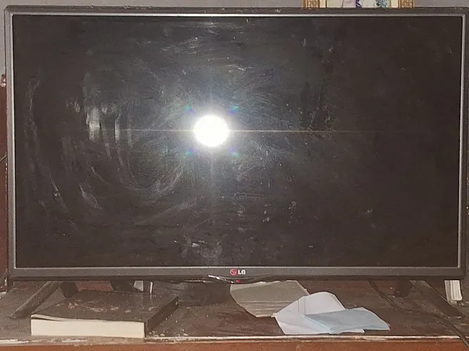 TV LG (Usada, mas funcionando tudo).