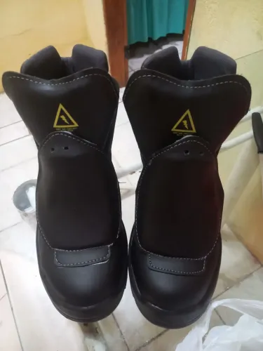 Vendo duas botas bracol com metatarso também 40 e 42