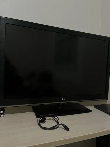     TV LG Grande com HDMI e USB