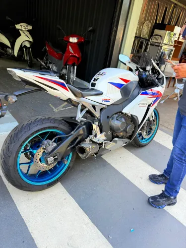 Honda CBR 1000RR 2012 | 46 Mil Km | Pneus Novos | Revisada | Escapamento Esportivo