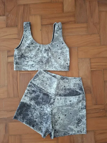 Conjunto fitness tie die preto e branco 