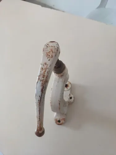 Fixador de botões relíquia