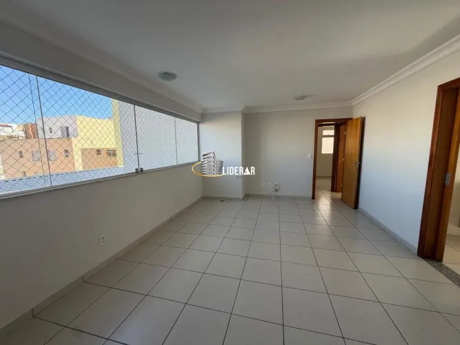 Apartamento de 3 Quartos, com 1 suíte, no Bairro Sagrada Familia