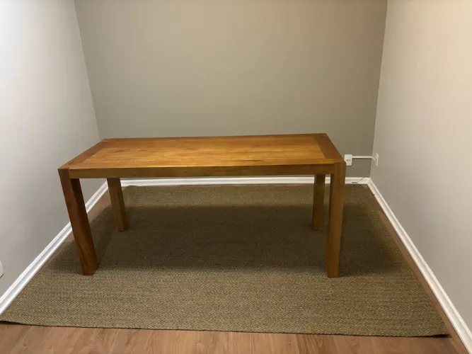 Mesa de madeira maciça