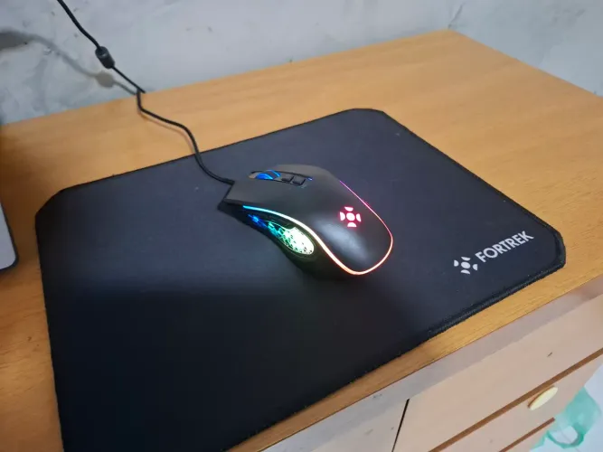 Mouse Fortrek em ótimo estado com 8000 DPI excelente para games rgb
