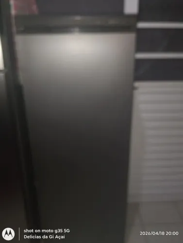 Frizer muito conservado gela muito 