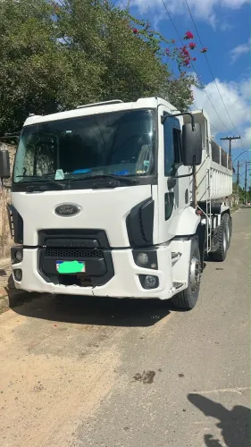 Caminhão caçamba Ford cargo 2423 ano 2013 R$299.999