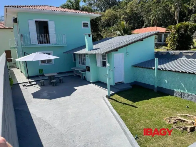 Excelente Casa 3 dormitório(s) em Cacupé - Florianópolis