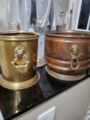 Vasos de bronze