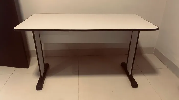 Mesa de escritório - estrutura metálica 1,20x60cm