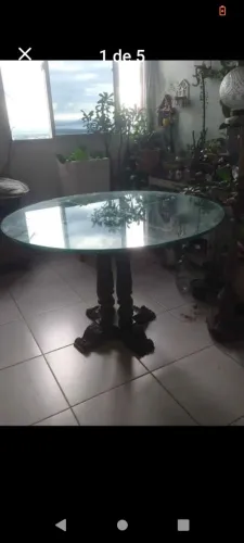 Vendo uma bela mesa de jantar de madeira massisa em ótimo estado antiguidade